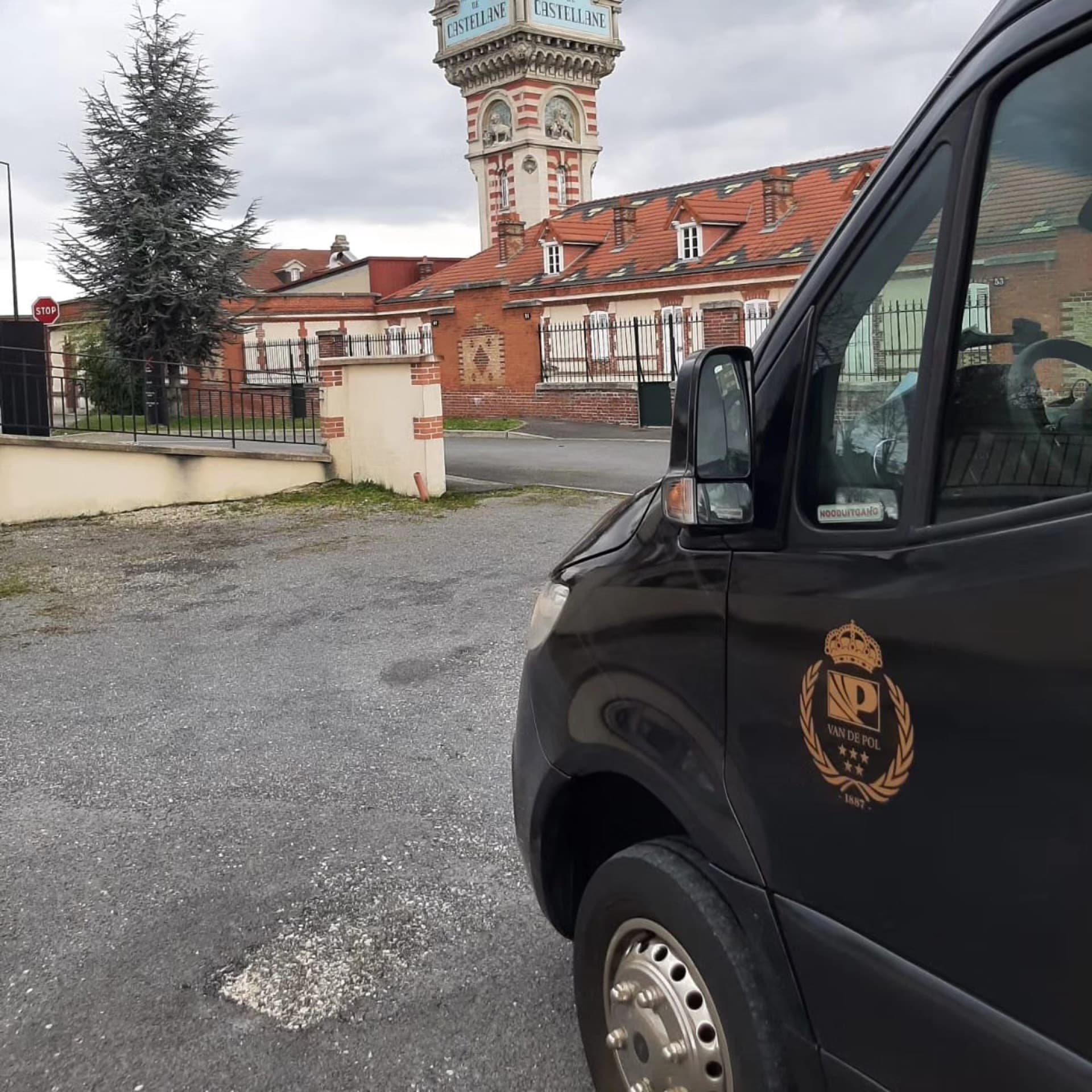 Sprinter XXL VIP bij een hotel